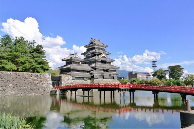 1-Day Tour from Nagano and Matsumoto Kamikochi & Matsumoto Castle - Matsumoto Castle: admission included and the guide handles the story