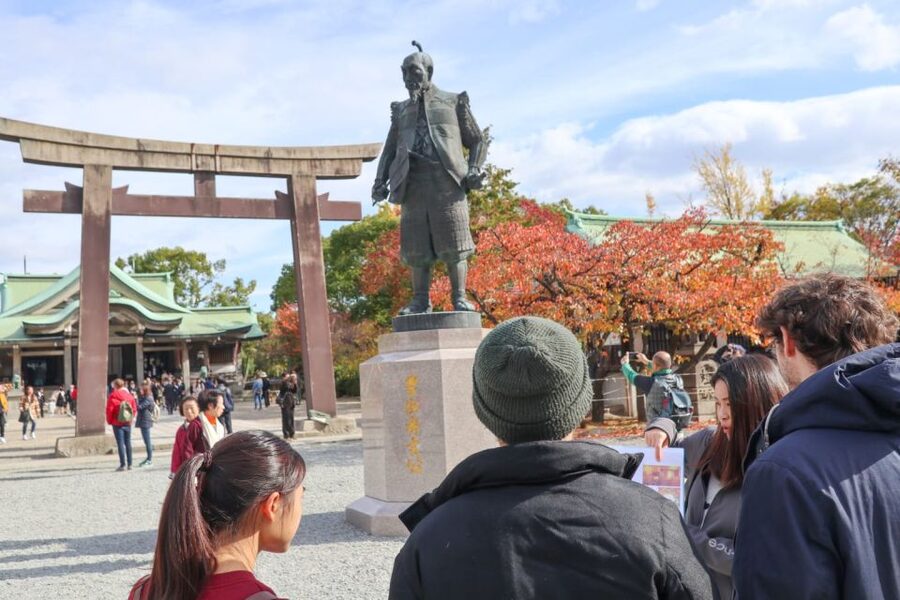 5-Hour Osaka Highlights Bike Tour with Lunch - Osaka Castle Park by bike: photos with a breeze and real scale