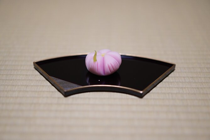 A 90 min. Tea ceremony Workshop In The Authentic Tea Room - Tea bowl lesson: why shape and region change the drink