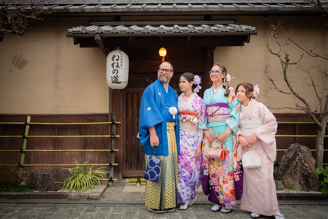 A Privately Guided Photoshoot in Beautiful Kyoto by a Pro - Posing help that keeps you from looking like a statue
