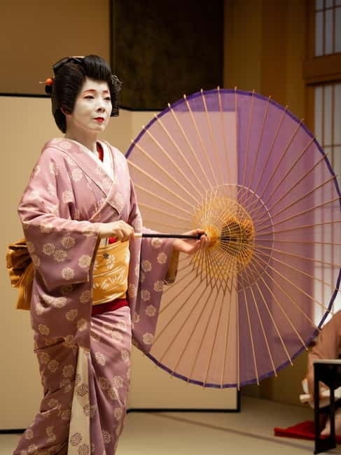 Asakusa: Geisha Performance and Tea House Experience - Meeting Real Geisha: How the Evening Stays Personal