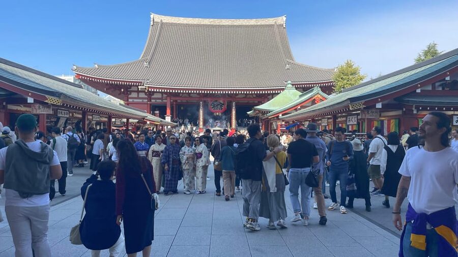 Awesome Private Tour: Tsukiji, Asakusa, Shinjuku, Shibuya - Asakusa and Sensō-ji, how to enjoy the temple without losing your day