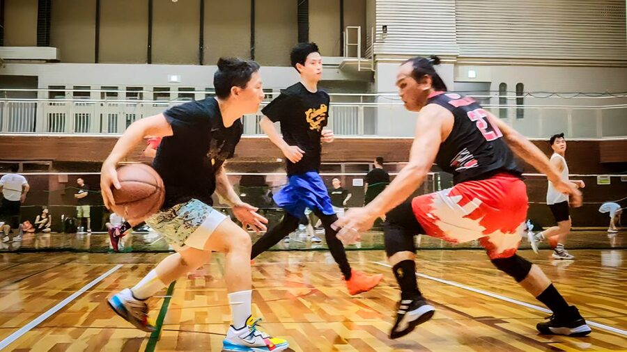 Basketball in Osaka with local players! - Locker rooms and showers, a real travel convenience