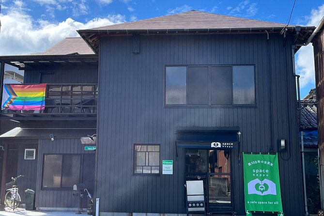 Become a local! A Walking Tour of Arts, Crafts & Onsen Culture - Where to meet, and how the timing feels in real life