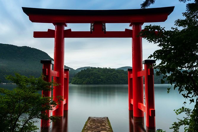 Custom Private Tour in Hakone with a Certified Local Guide - Lake Ashi sightseeing cruise: a slow reset on the water