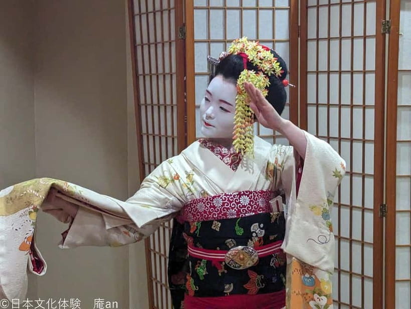Dance and Game with Maiko - Getting There From Gojo Station, Then Going Inside
