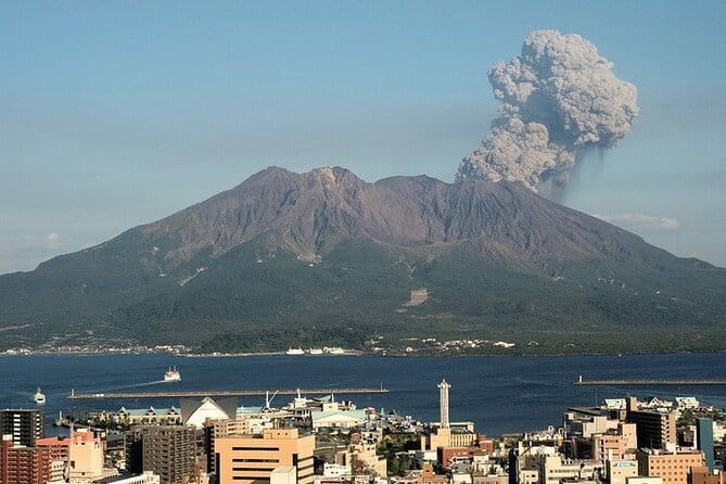 Discover the Wonders of Sakurajima Half Day Tour in Kagoshima - Nagisa Foot Bath Park: 100 meters of hot iron water