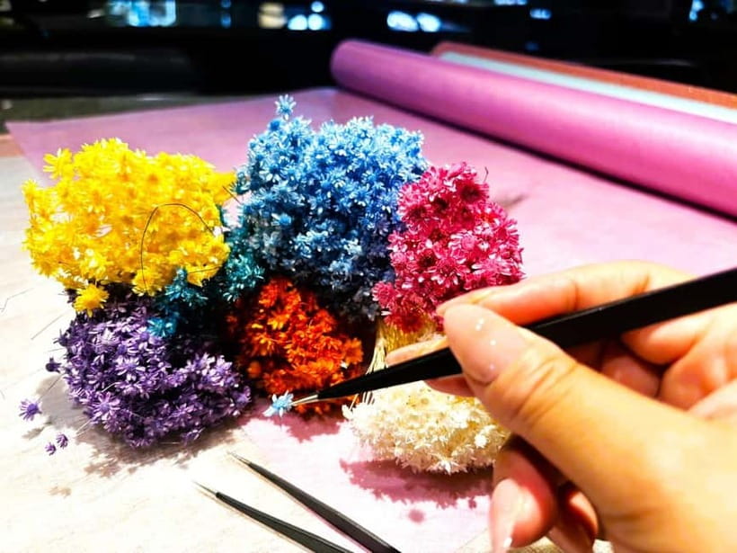 Experience Crafting a Flower-Adorned Mini Japanese Garden - What the instructor covers before you start arranging