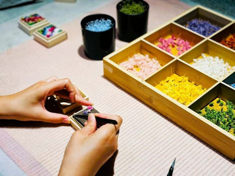 Experience Crafting a Flower-Adorned Mini Japanese Garden - Small group size and English support that keeps things comfortable