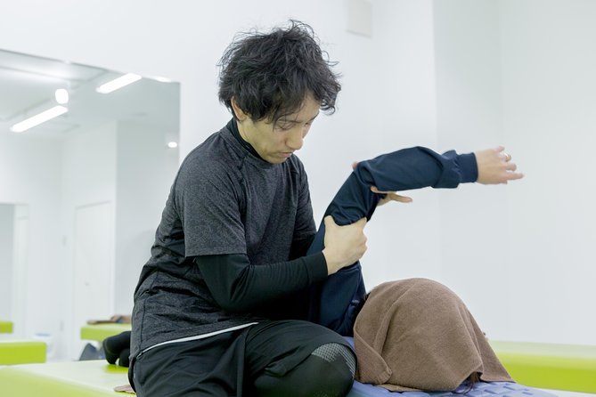 Experience shiatsu stretch in Japan - Who should book this shiatsu stretch session (and who might skip)