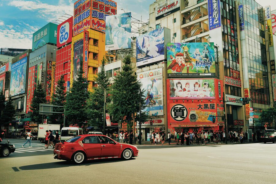 Expert Anime Guide in Akihabara with a maid witch - Price and value: what you are really paying for