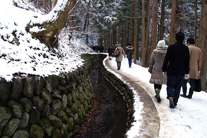 Explore Jigokudani Snow Monkey Park with a Local Guide - Sake and beer tasting, a local flavor stop that adds meaning