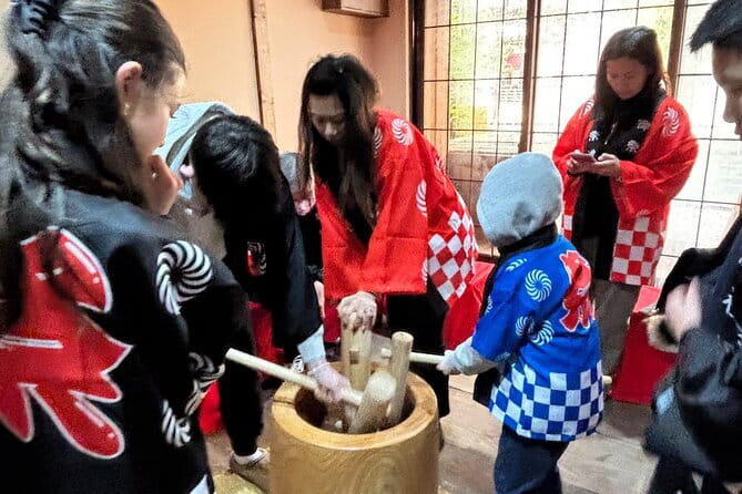 【Family Friendly】Traditional Mochi Pounding Experience - Vegan and vegetarian notes: how dietary preferences are handled