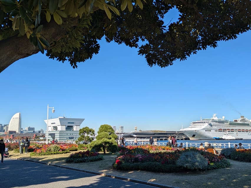 'Feel Yokohama!'Private tour in English - City Hall and the modern Yokohama vibe
