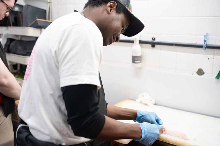 Fish cutting class - Knife handling that actually teaches you what to do