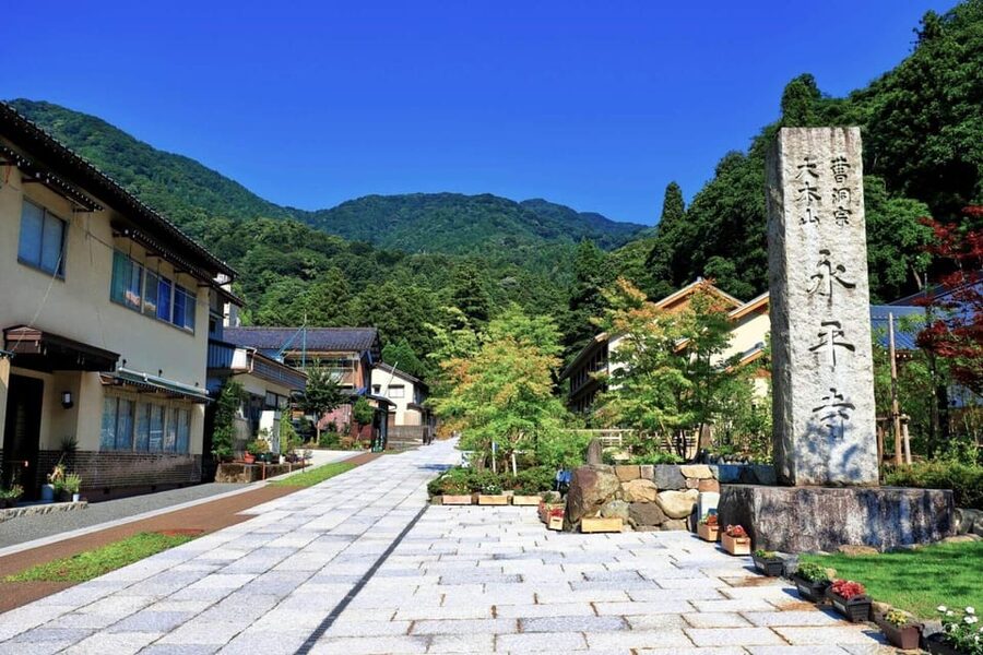 From Kanazawa: Eiheiji Buddhist Temple & Fukui Castle Town - One-day Fukui: why this route is more than a quick stop