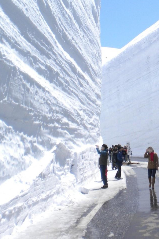 From Kanazawa/Toyama: Snow Wall & Mysterious Valley Day Tour - Lunch at Murodo: how the free time works and how to plan food
