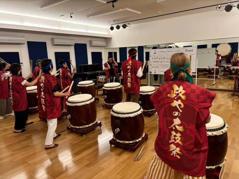 From Kyoto: Japanese Drum Taiko Workshop in Osaka - Watching the Pros: The Demonstration That Sets Your Expectations