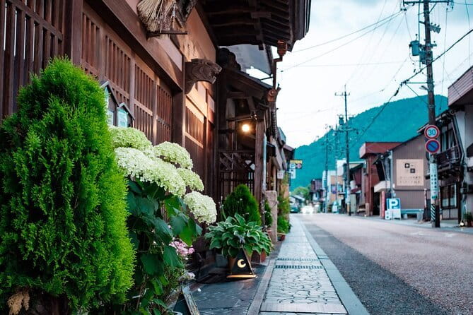 From Nagoya: Castles and Canals in Hikone and Omi Hachiman - FAQ