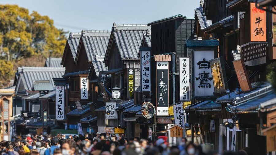 From Nagoya: Ise’s Sacred Shrines and Captivating Coastlines - Nagoya to Ise by coach, and why the day feels doable