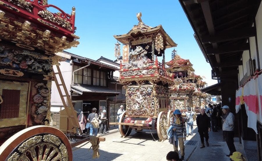 From Osaka/Kyoto: Mount Koya & Wakayama Private Day Trip . - Konpon Daito: murals and the feeling of a sacred center