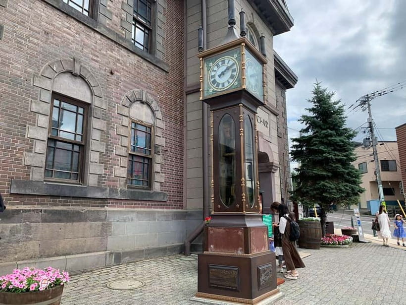 From Sapporo: Hokkaido Highlights Day Trip - Otaru Steam Clock: the 5.5-meter photo stop you will remember