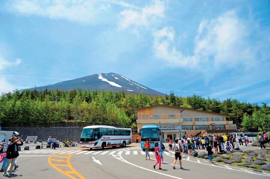 From Tokyo: Mt.Fuji, Lake Kawaguchi, Oshino Hakkai Day Tour - Hikawa Clock Shop and the shrine viewpoint with steps