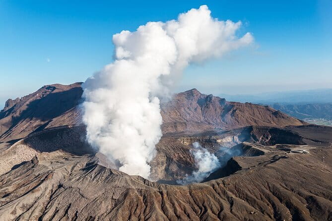 Fukuoka: Mount Aso Volcano, Kumamoto Castle, Grasslands Day Tour - Mount Aso Nakadake Crater: short visit, big impact, and why access rules matter