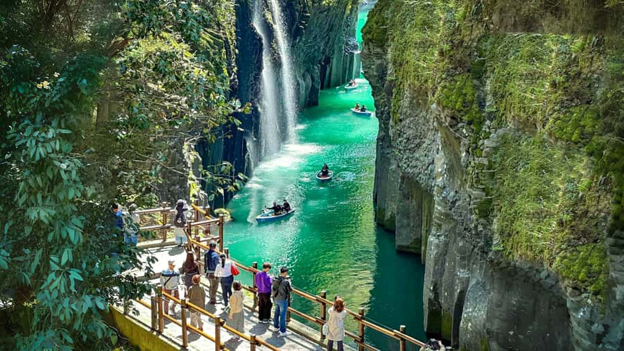 Fukuoka: Takachiho Gorge & Scenic Railway One Day Tour - Takachiho Gorge: Manai Waterfall, the steps, and the best photo rhythm