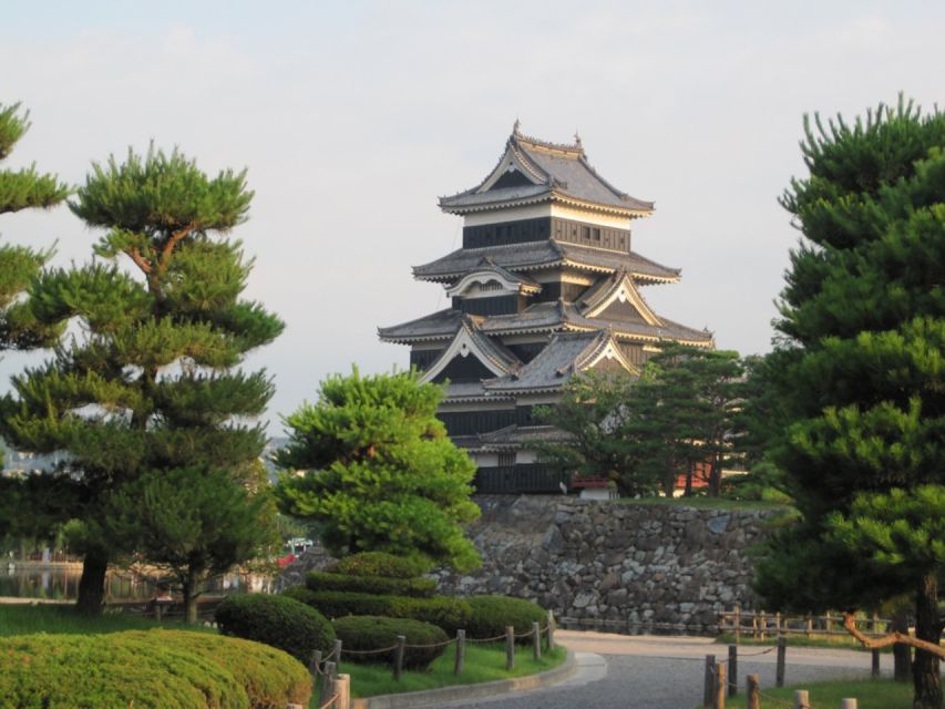 Full-Day Tour: Matsumoto Castle & Kamikochi Alpine Valley - Nawate-Dori Frog Street: A Quirky Walk, Not a Major Detour