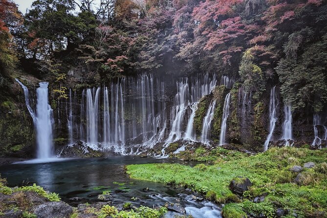 Full Day Tour to Mount Fuji with Guide in Spanish - Oshino Hakkai: traditional village scenes with Fuji in the frame