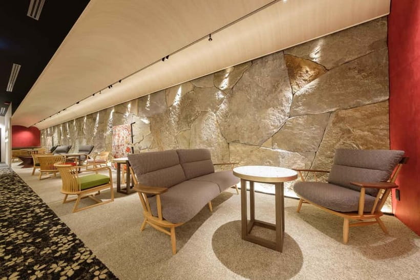 Ginza Tokyo: Easy Matcha (Green Tea) Experience - Finding Japan Premium Lounge Cafe in Ginza, with two entrance options