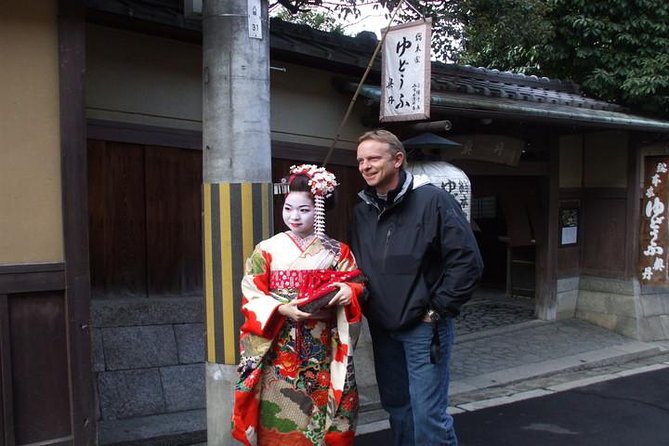 Gion and Fushimi Inari Shrine Kyoto Highlights with Government-Licensed Guide - Fushimi Inari-taisha: free torii gates, one hour with a real route