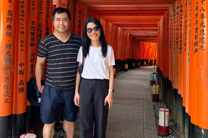 Gion and Fushimi Inari Shrine Kyoto Highlights with Government-Licensed Guide - Yasaka Shrine and a side shrine detour in Gion