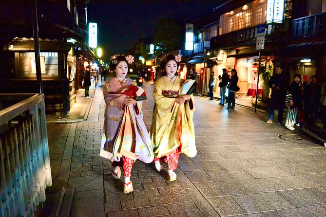 Gion Walking Tour by Night - The 5:30 pm start and the 2-hour rhythm through Gion
