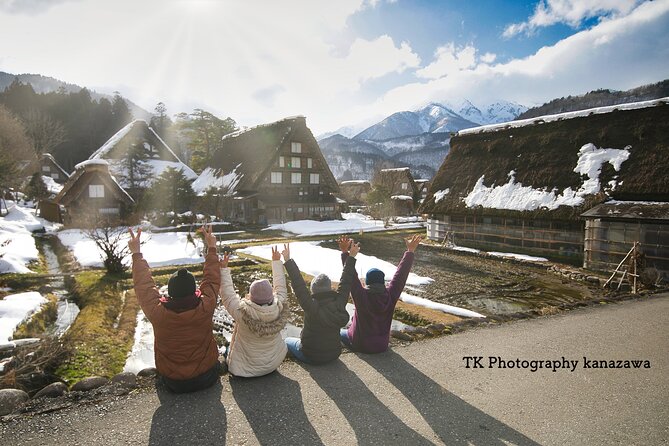 Gokayama and Shirakawago/Photoshoot by professional photographer - Shirakawago: Famous Roots, Guided Photo Time