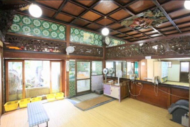 Guide tour of Japanese bathing culture at Funaoka Onsen - Nude, privacy, and couple expectations
