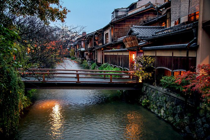 Guided Gion Tour: Explore Kyoto’s Historic Geisha District - Your route: Gion, Chion-in, Yasaka Shrine, Maruyama Park, and Hanamikoji