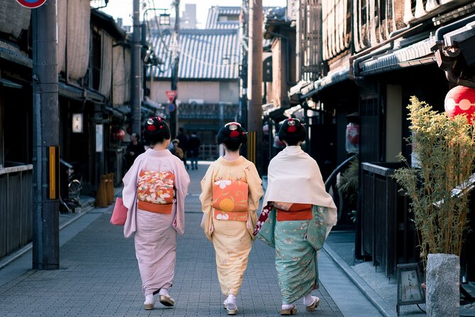 Guided Gion Tour: Explore Kyoto’s Historic Geisha District - Timing matters: morning for calm, night for atmosphere
