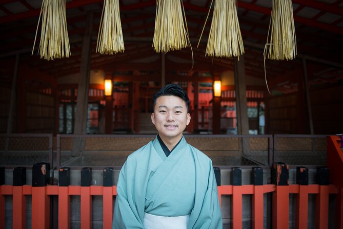Guided Photoshoot of Fushimi Inari Shrine and Secret Bamboo Grove - Props help, and they can upgrade your whole set