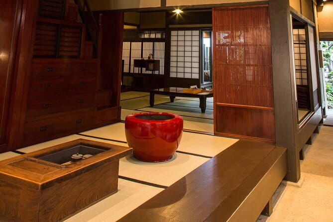 Hakata Old Town Walking Tour Tracing the True History of Fukuoka - Mitsuyasu Seikaen Tea Leaf Shop: kabusecha from Yame plus an included teacake