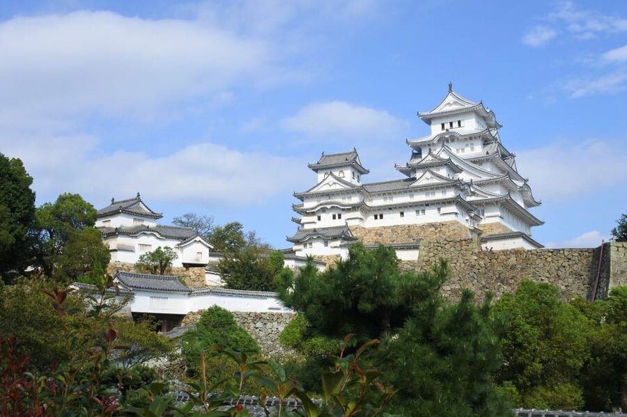 Himeji: Express Guided Tour of Himeji Castle in 90 Minutes - How the 90 minutes are paced, guided time inside the castle plus a return to the ticket area