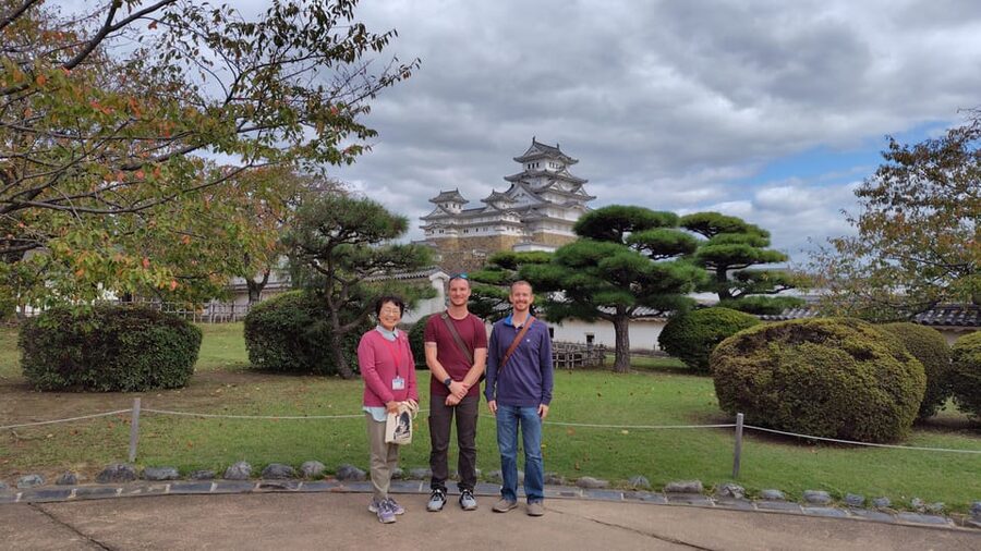 Himeji: Express Guided Tour of Himeji Castle in 90 Minutes - English and Japanese private guiding, plus the value of questions