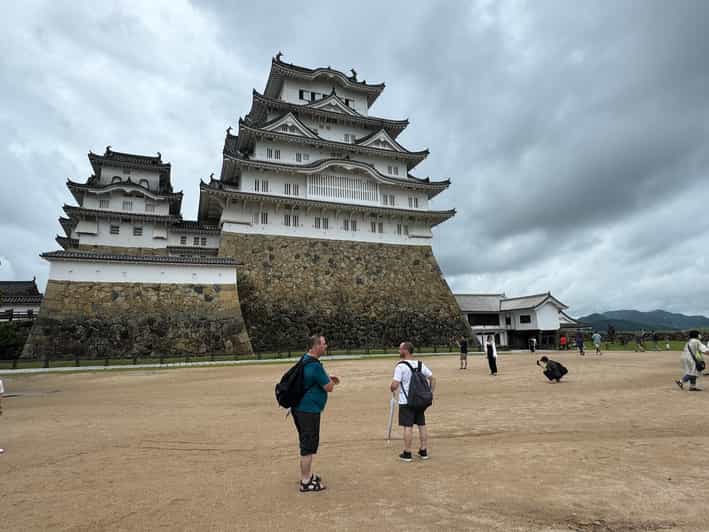 Himeji: Himeji Castle & Kokoen Garden 3.5-Hour Guided Tour - Inside the 100+ Steps: Himeji Castle Tower With a Guide at Your Side