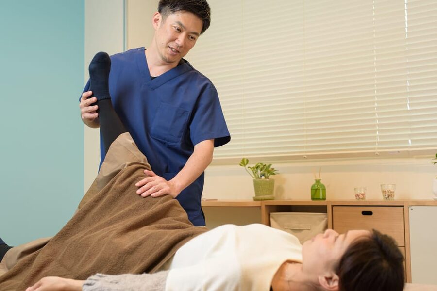 Hiroshima: Acupuncture and Japanese unique massage treatment - When You Have Someone With You: Leg Massage for a Waiting Partner