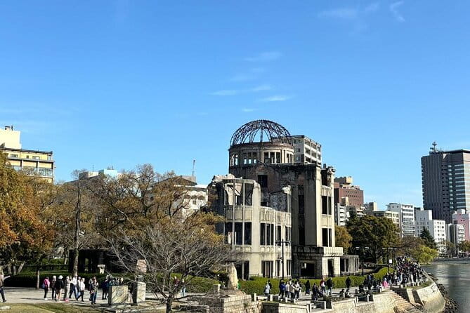 Hiroshima and Miyajima by Bike and Boat - Hiroshima Castle in 30 minutes: feudal sights without a marathon