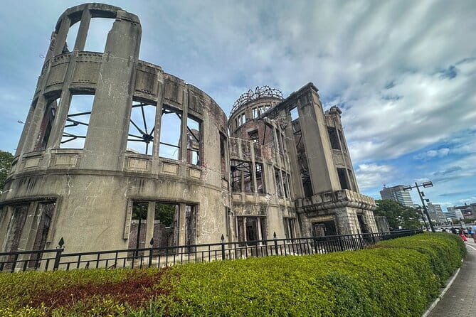 Hiroshima and Miyajima Day Trip with Itsukushima Shrine & Ferry - The Ferry Ride to Miyajima: Short, Scenic, and Timed
