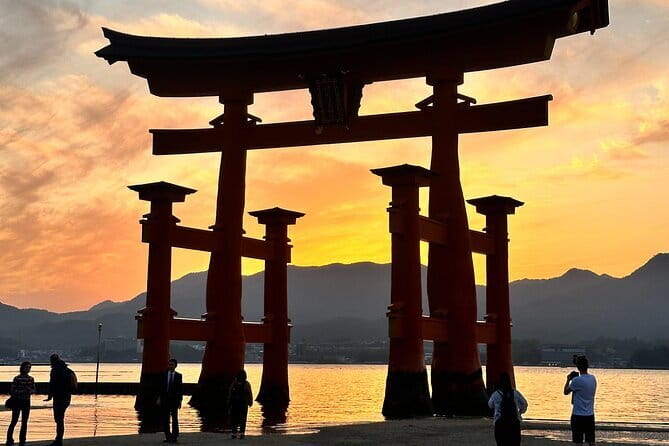 Hiroshima and Miyajima Private Custom Tour with Local Guide - Price and logistics: what $165.17 really buys