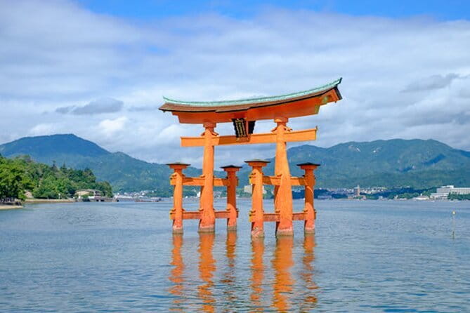 Hiroshima and Miyajima Private Custom Tour with Local Guide - Hiroshima Castle: a short stop that works if you like views