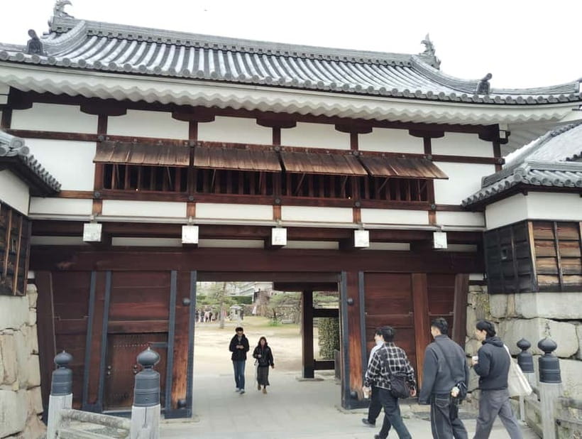 Hiroshima Castle 1h guide tour - The top-of-tower views, worth the effort